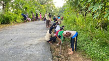 Kerja Bakti di Lingkungan RT 04 RW 02